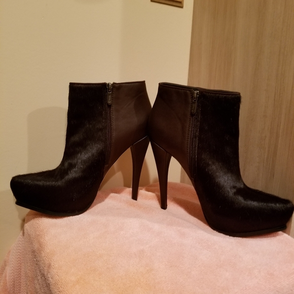 Boots - Picture 7 of 7